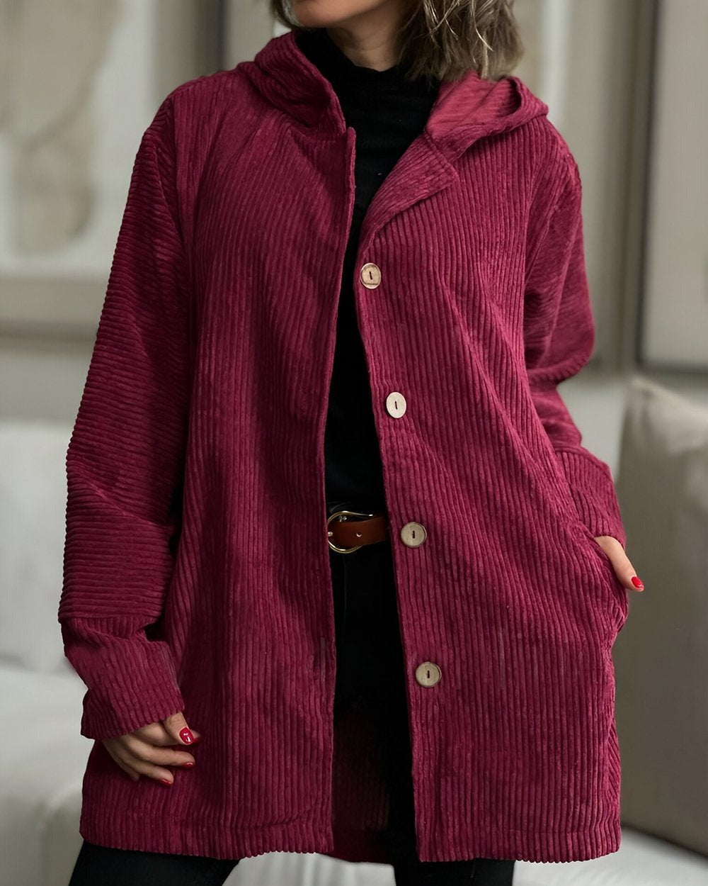 Veste douillette élégante Cordia de Danoir Paris en rouge, coupe courte et tissu chaud, pour un style sophistiqué.