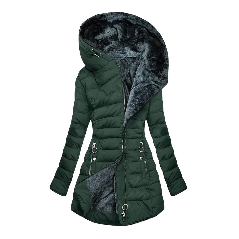 Manteau d'hiver élégant Elena de Danoir Paris, coupe sophistiquée, tissu chaud, porté par une mannequin dans une ambiance hivernale.