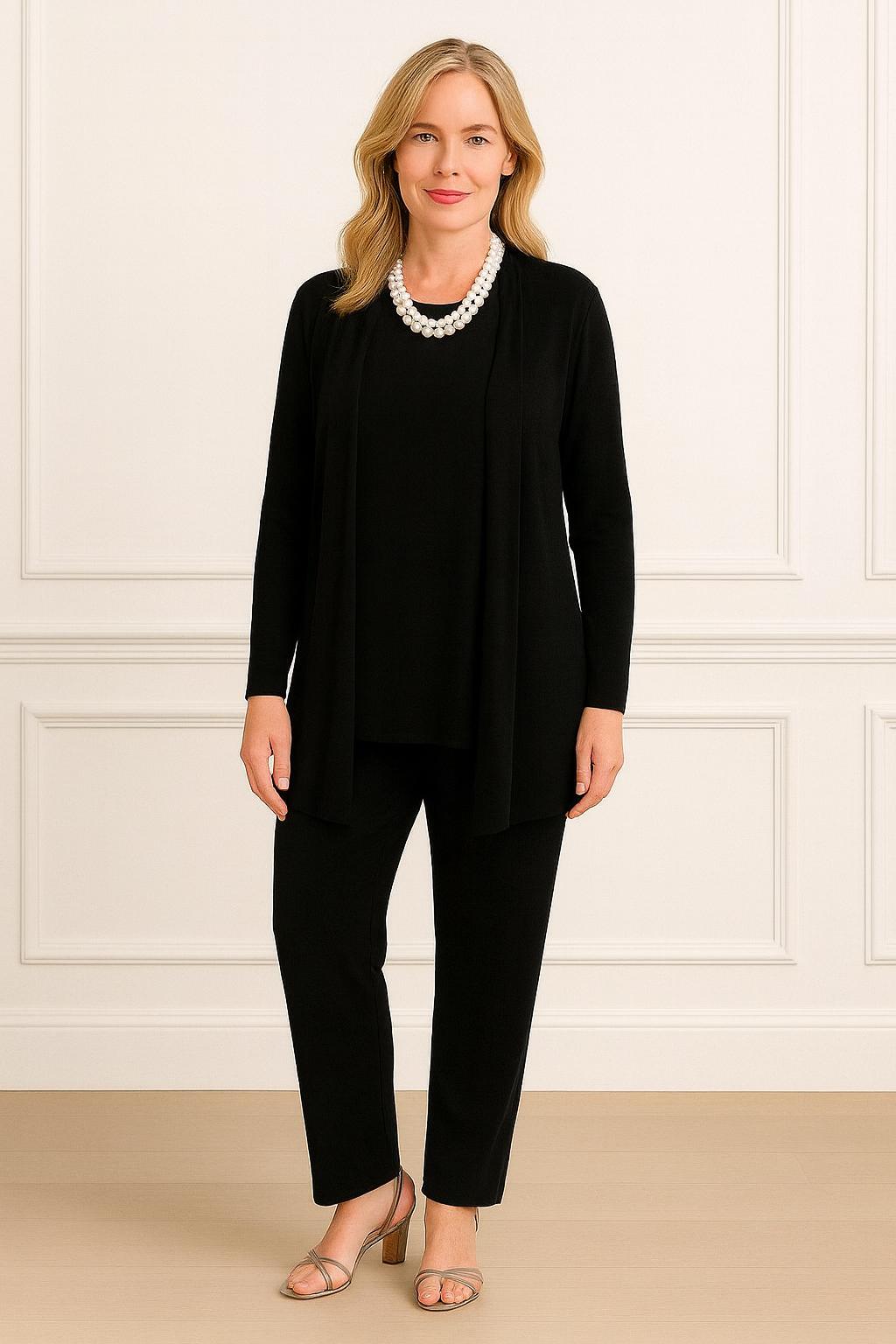 Ensemble de cardigan et pantalon rose, Danoir Paris, style fluffy et festif, porté par un mannequin.
