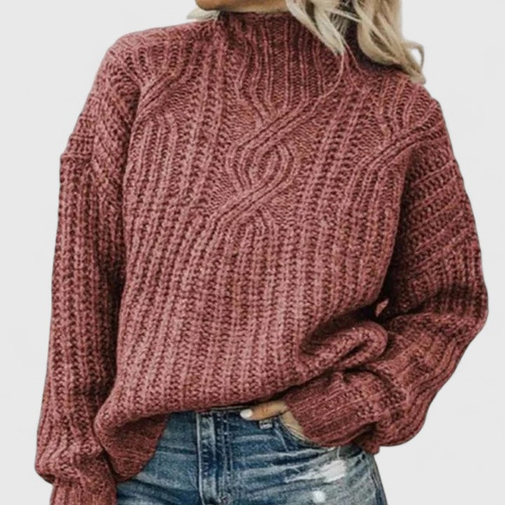 Pull torsadé élégant Lerynna de Danoir Paris, en maille douce, porté sur mannequin, couleur neutre, style chic et moderne.