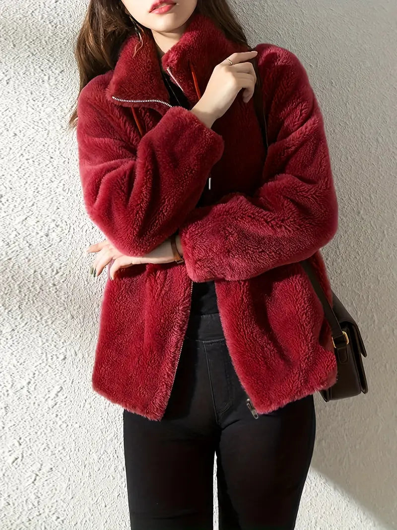 Veste en fleece élégante Danoir Paris Maliza, coupe moderne, tissu doux et chaud, couleur neutre, portée décontractée ou chic