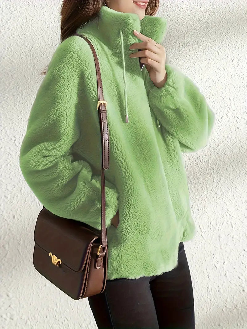 Veste en fleece élégante Danoir Paris Maliza FR1396 avec col montant et poches, tissu doux et chaud visible sur l'image.