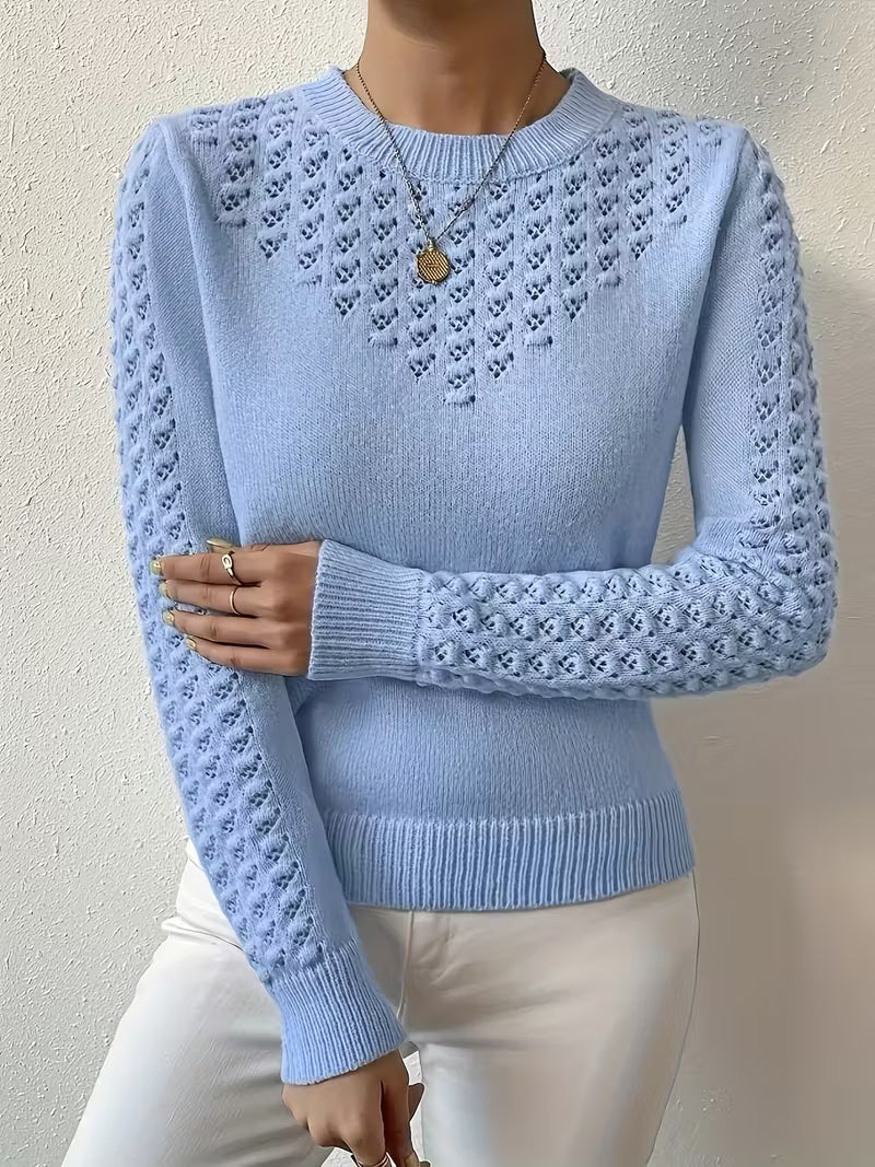 Pull élégant en tricot Shannen de Danoir Paris, tissu doux, coupe moderne, couleur neutre, porté sur mannequin.