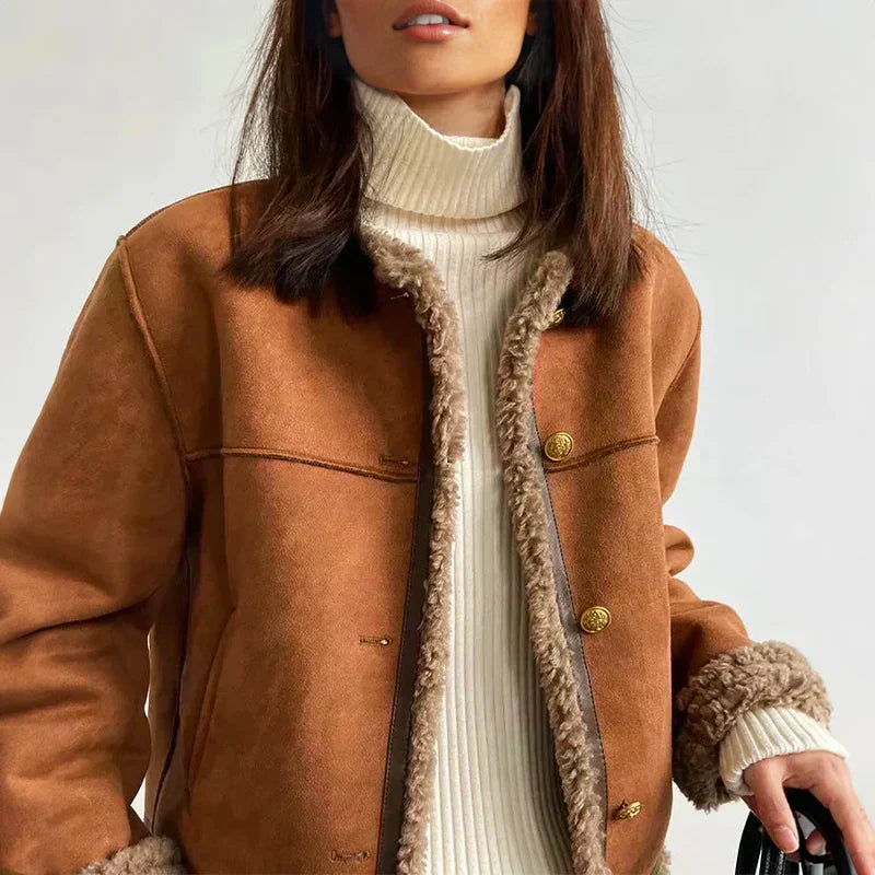 Veste chic en mouton Rosa de Danoir Paris, coupe élégante, en pelage doux, idéale pour un look sophistiqué.