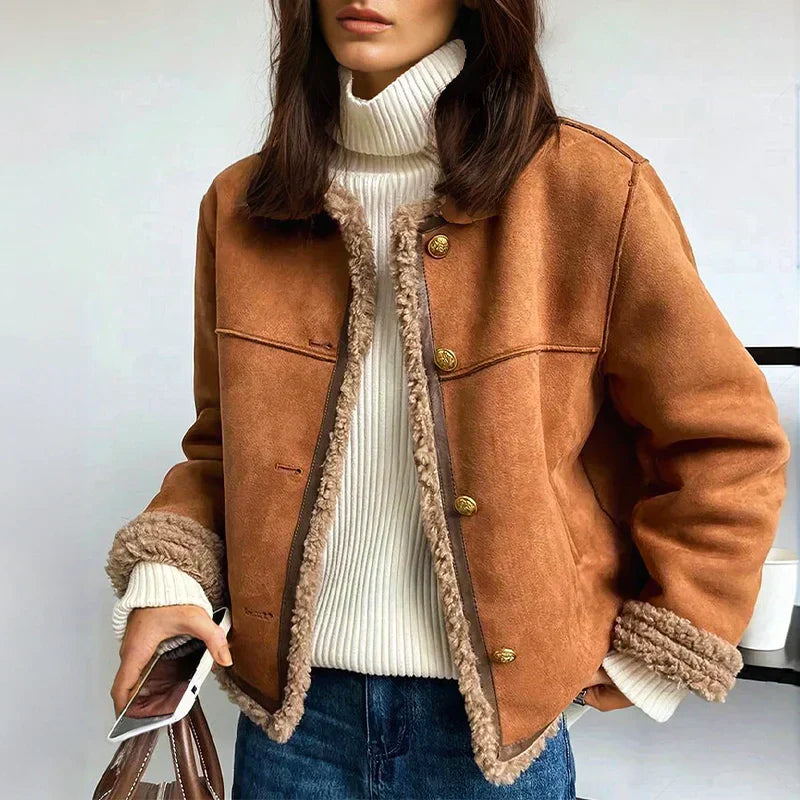 Veste chic en mouton Rosa de Danoir Paris, coupe élégante, doublure douce, coloris rose, pour un style sophistiqué.