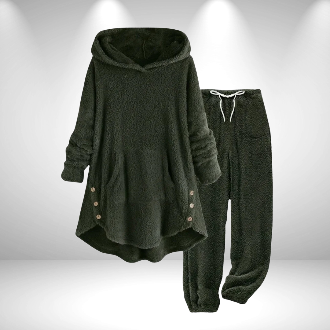Ensemble ultra-douillet hiver Cressy Danoir Paris, veste et pantalon en tissu chaud, couleur gris clair, détails confortables.