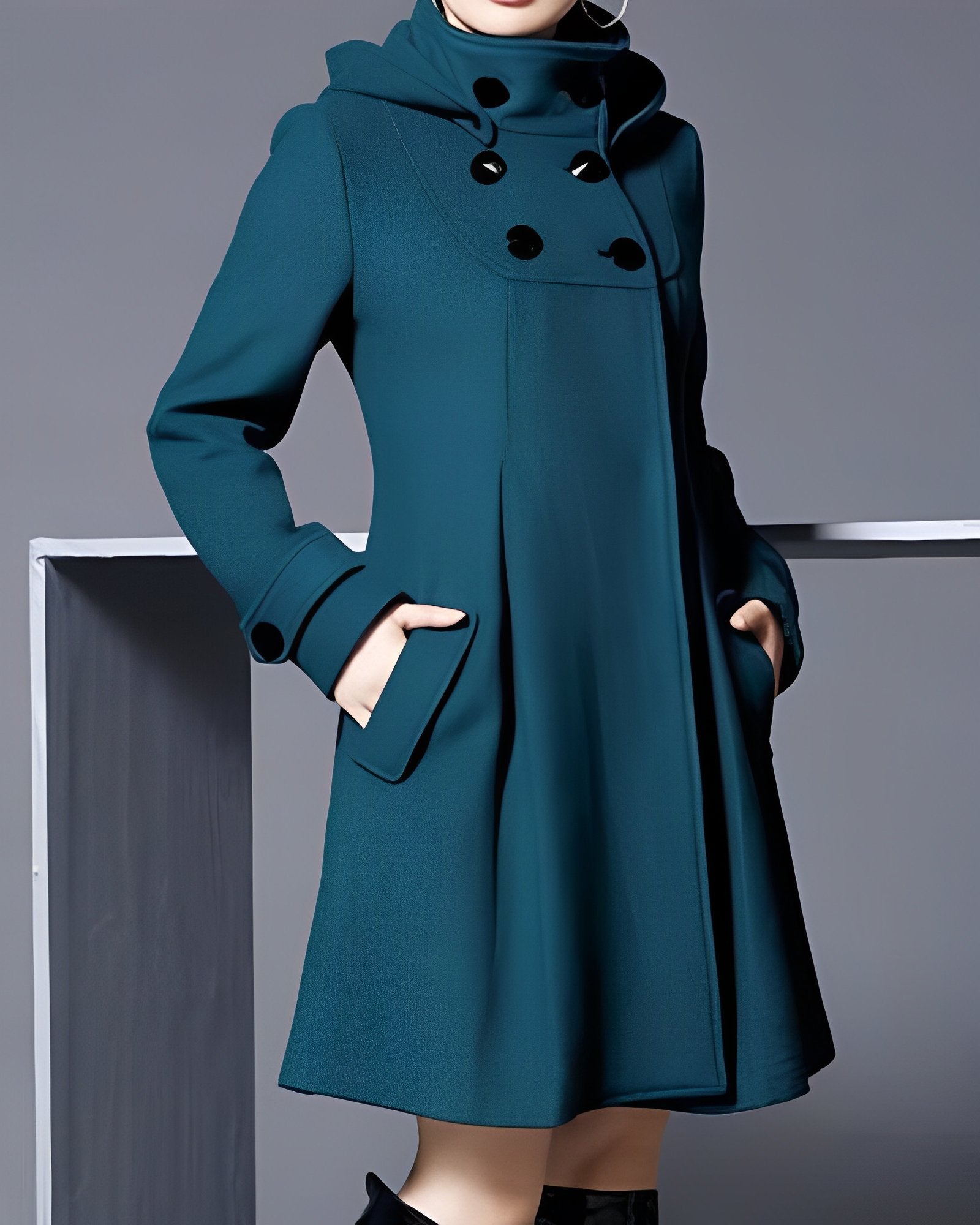 Veste élégante Danoir Paris Isabella en vert foncé avec poches, style sophistiqué et coupe moderne.