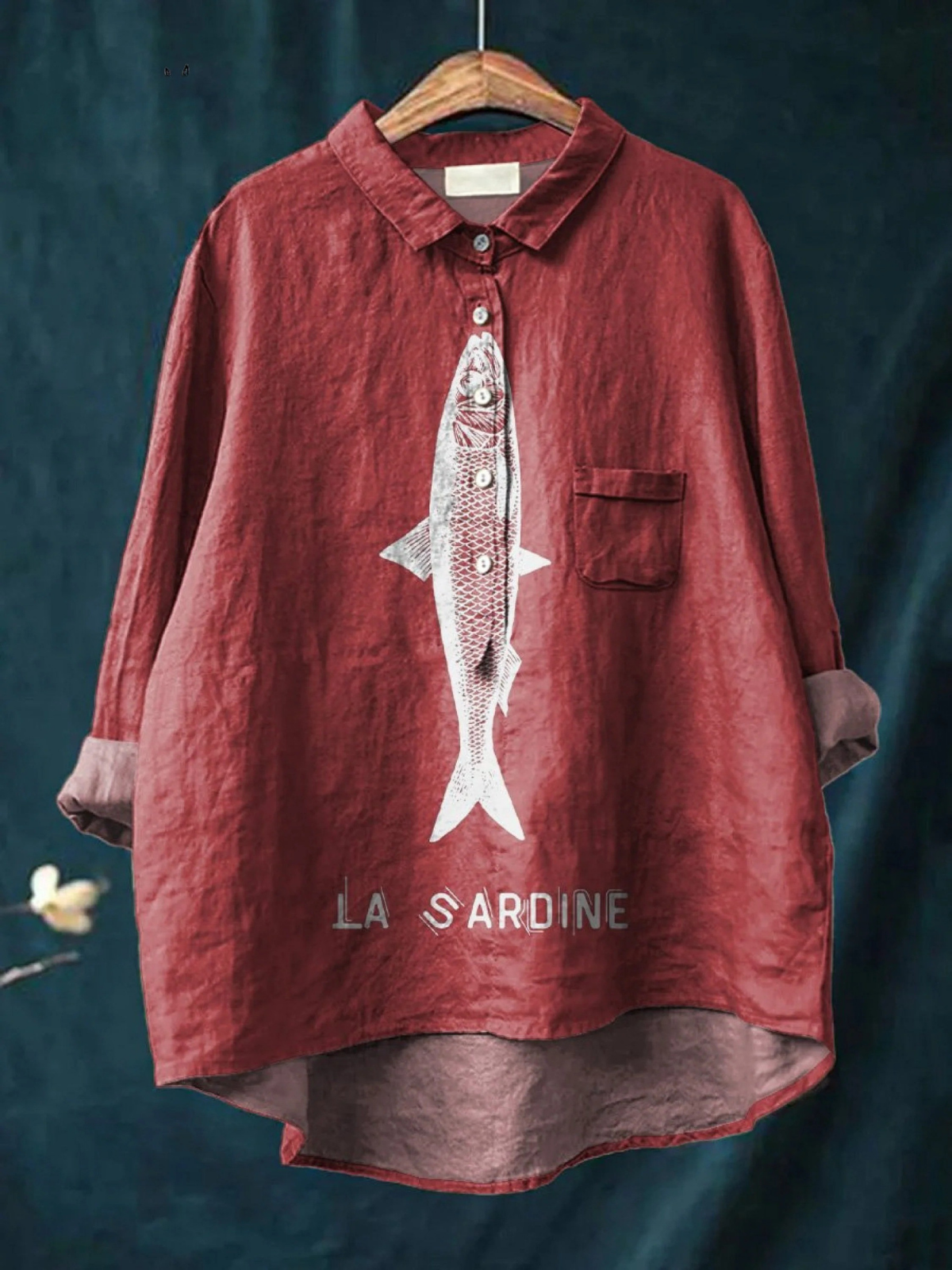 Chemise légère élégante Sophie de Danoir Paris, en tissu bleu, style chic et confortable pour femme.