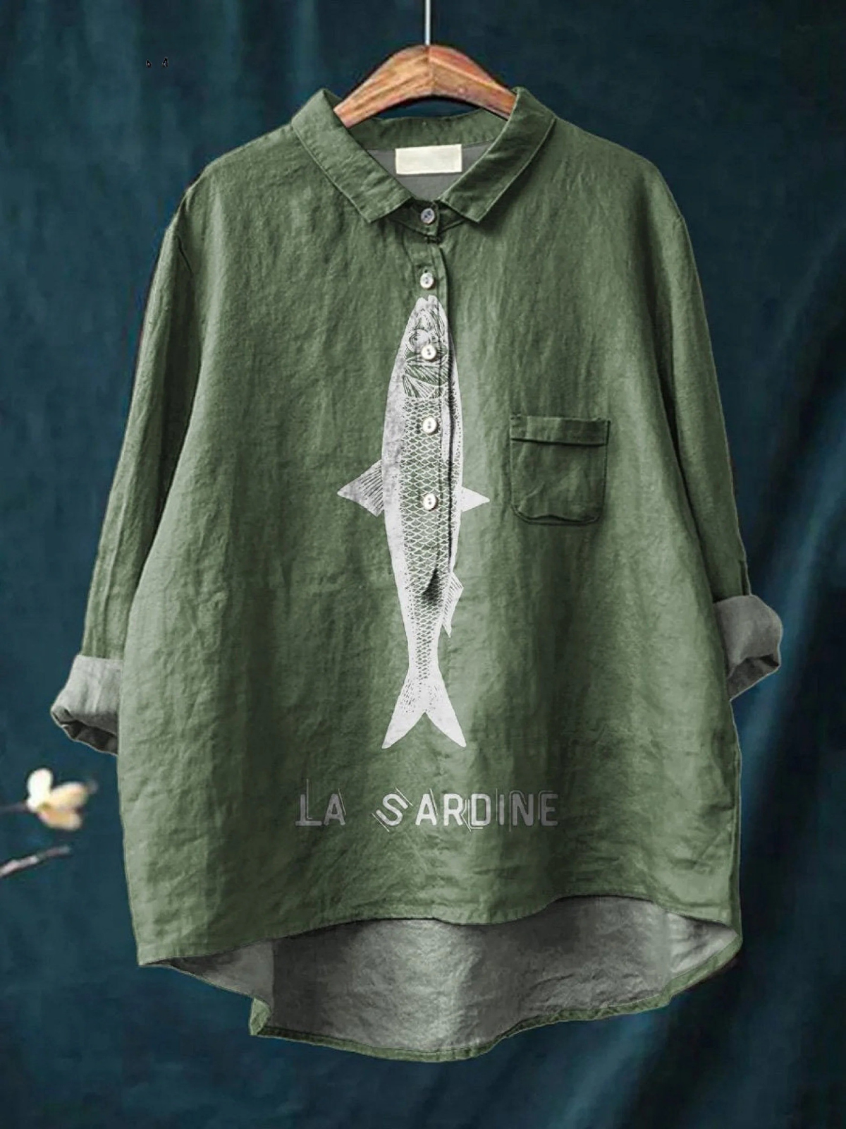 Chemise légère élégante Sophie de Danoir Paris en tissu bleu, style chic et confortable pour femme.