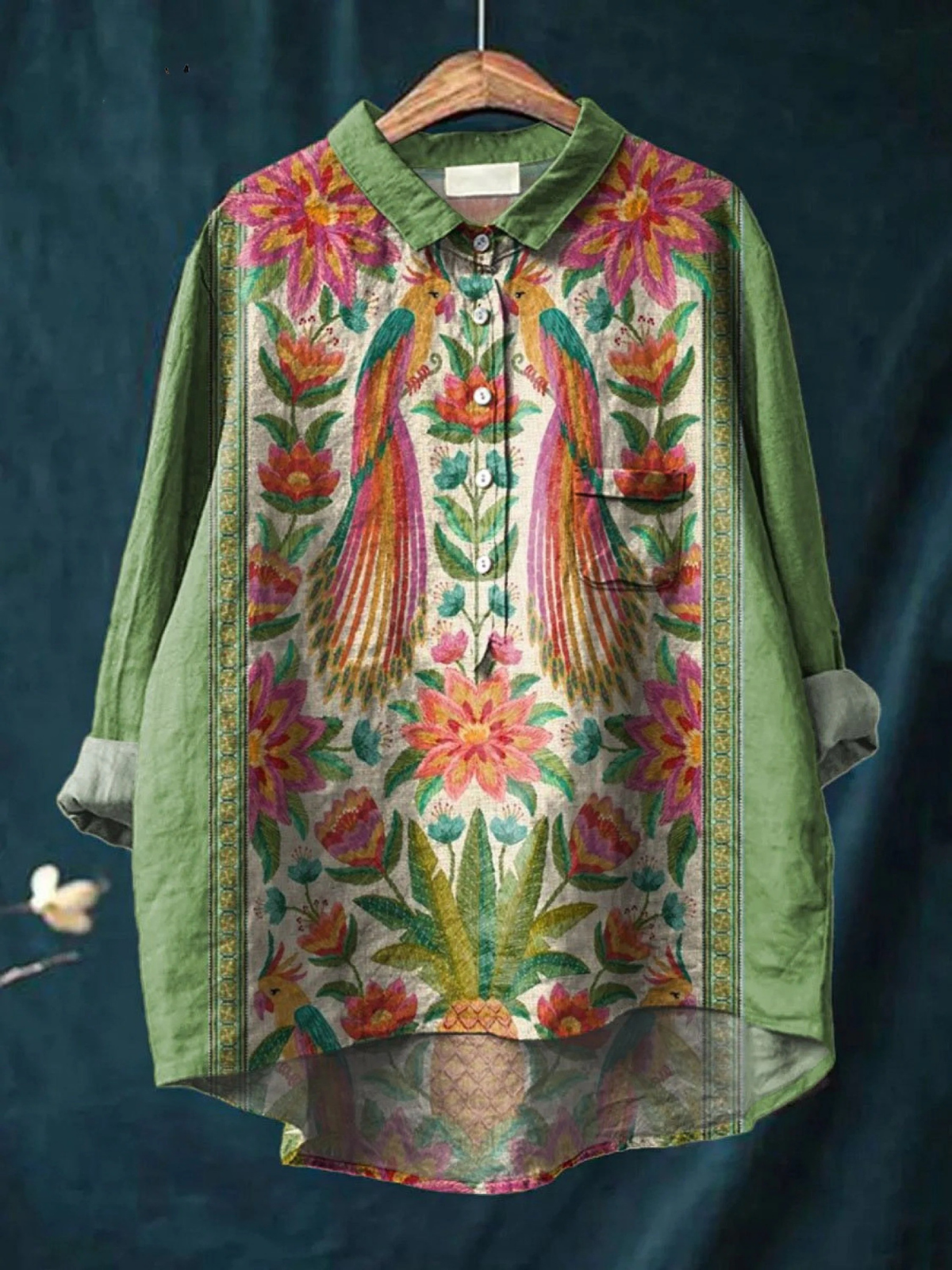 Chemise légère et élégante Arabella de Danoir Paris, motif multicolore, tissu fluide et sophistiqué.