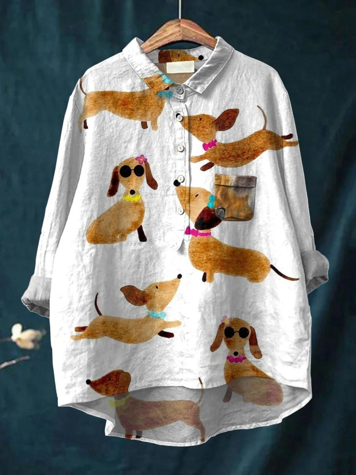 T-shirt décontracté et élégant Danoir Paris Ava FR147 avec motif multicolore, porté par un mannequin.