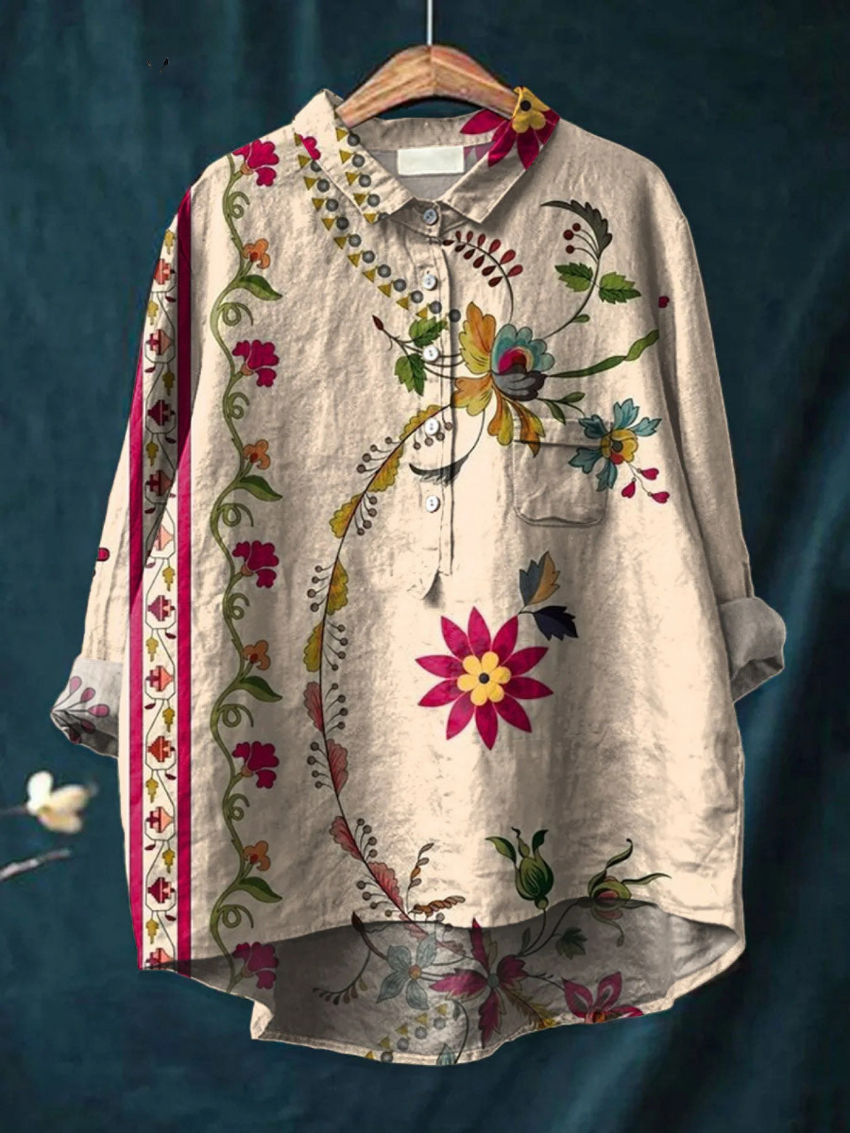 Chemise florale légère Isla de Danoir Paris avec motifs multicolores, tissu fluide et style chic.