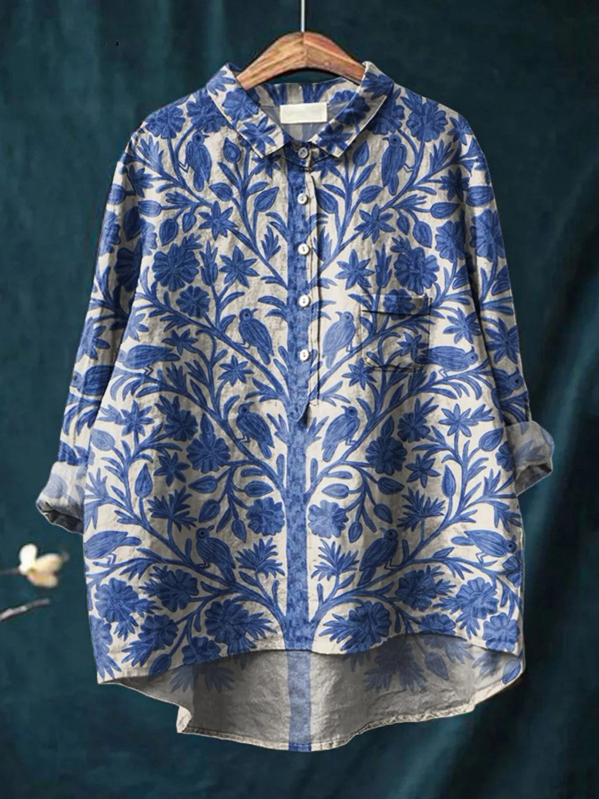Chemise décontractée élégante Rosie de Danoir Paris en tissu multicolore, vue de face, style chic et confortable.