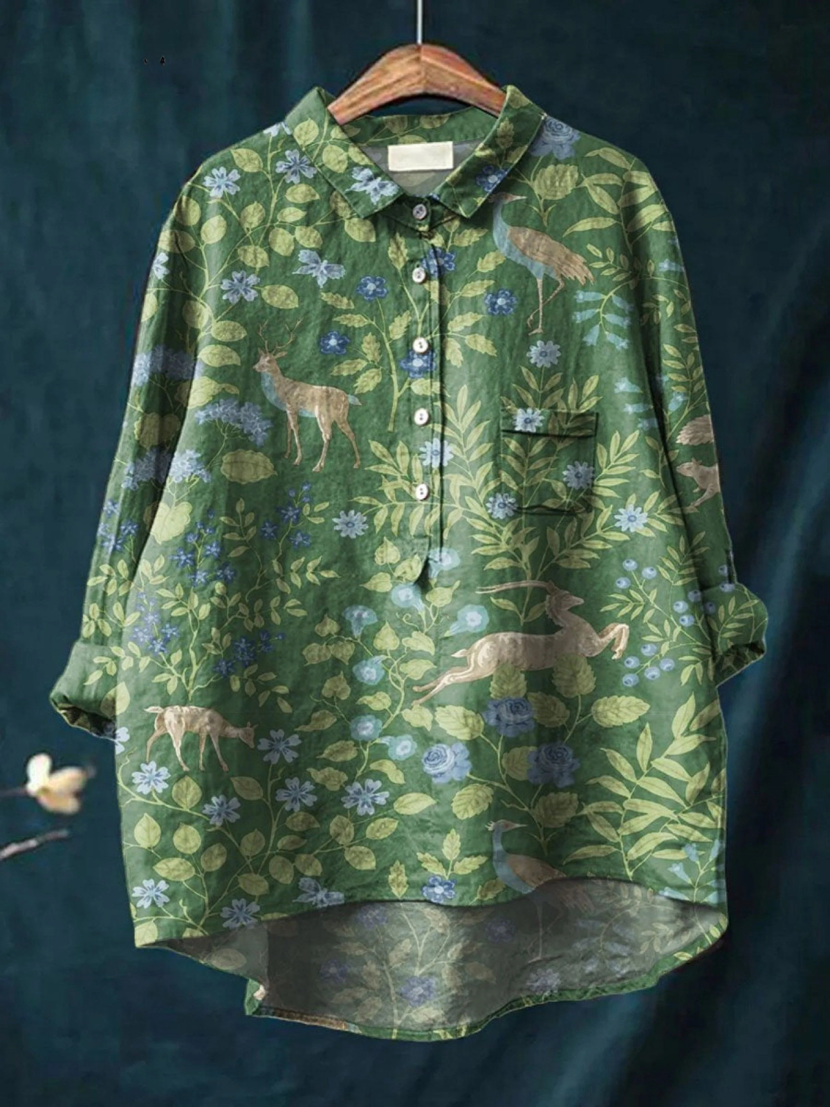 T-shirt floral léger Danoir Paris Géorgie en vert, coupe confortable et design floral tendance, vue de face.