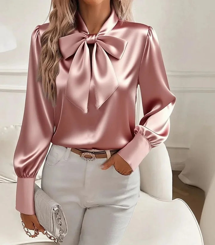 Blouse satinée élégante Nariyah de Danoir Paris, en tissu fluide et brillant, vue de face sur fond neutre.