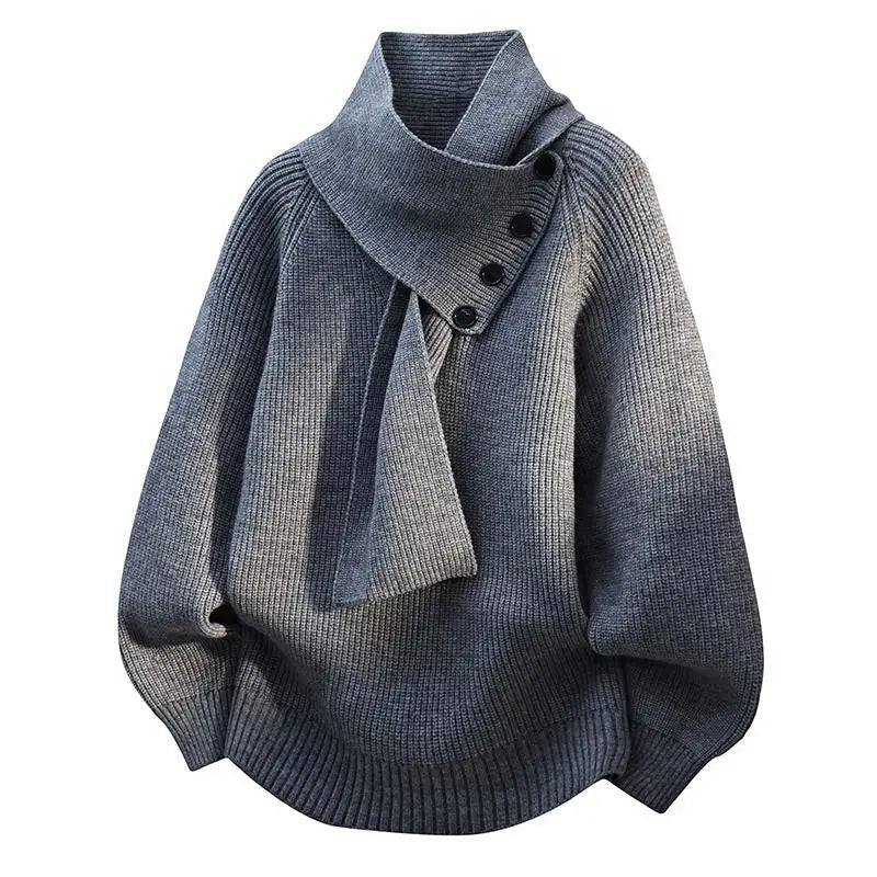 Pull écharpe élégant Arielle de Danoir Paris, en tissu doux avec motifs sophistiqués, porté de manière décontractée.