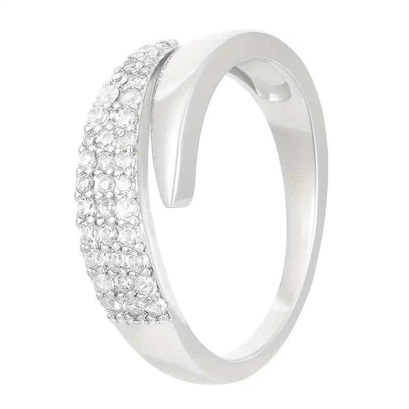 Anneau ajustable Sophie de Danoir Paris, bague élégante en métal fin, avec détails raffinés visible sur l’image.