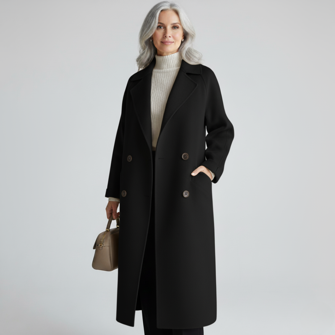 Manteau élégant Maeve de Danoir Paris, style intemporel, en tissu sophistiqué, porté sur un mannequin.