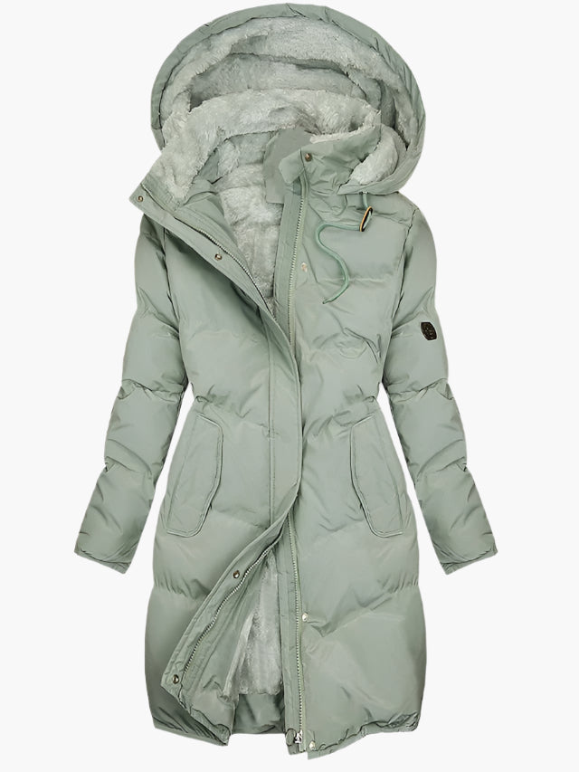 Manteau hivernal élégant Olivia de Danoir Paris, coupe sophistiquée, tissu chaud et raffiné, présenté sur un fond neutre.
