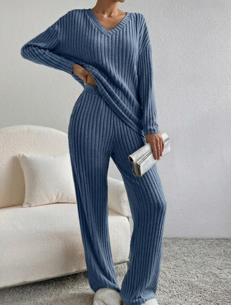 Ensemble décontracté élégant Arabella de Danoir Paris, vêtement confortable avec tissu chic, porté par un modèle.