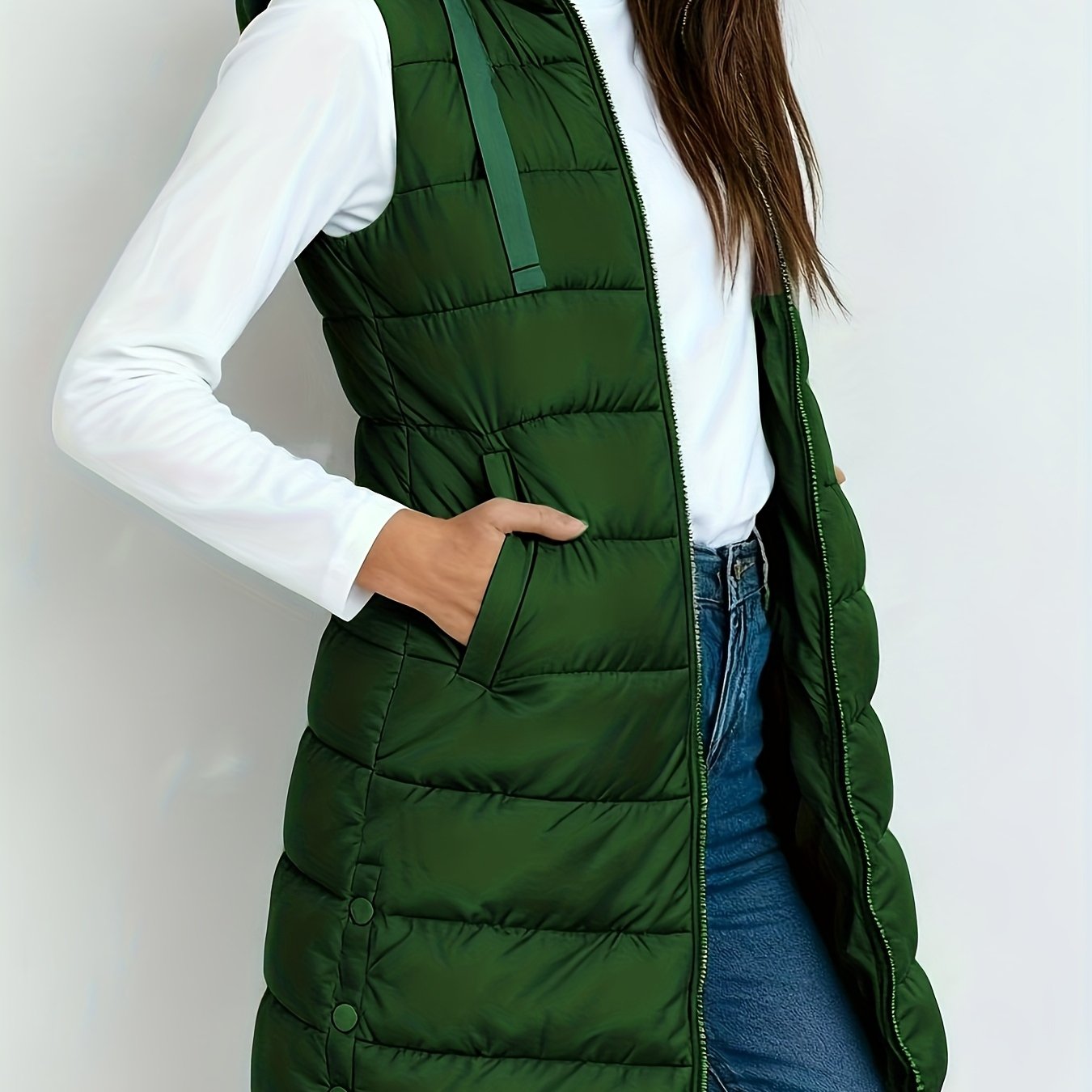 Veste à capuche chic Danoir Paris Emelia, style sombre, en tissu élégant avec capuche et détails modernes.