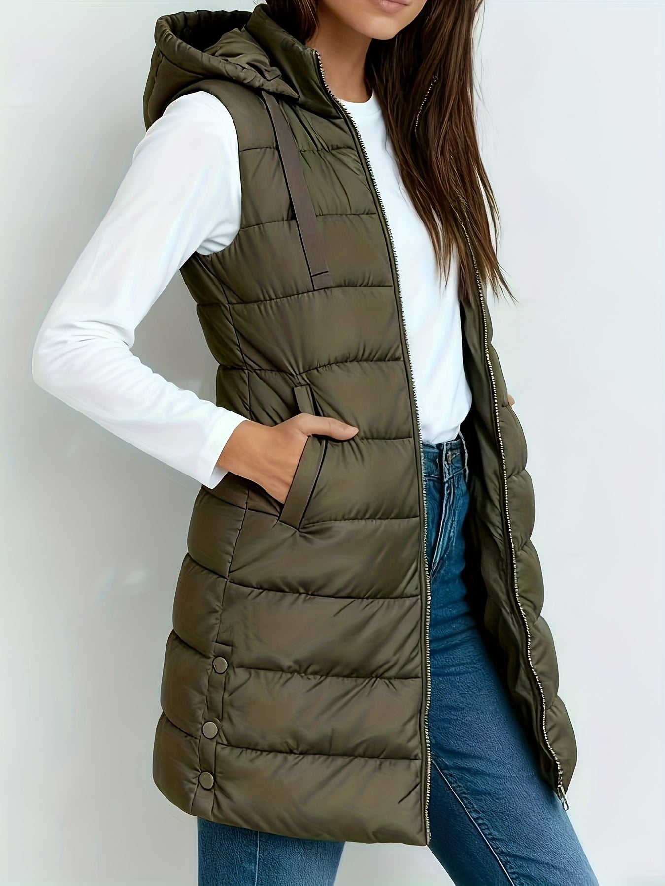Veste à capuche chic Danoir Paris Emelia, style tendance, tissu confortable, couleur neutre, vue de face.