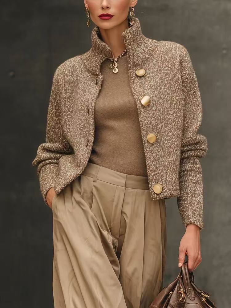 Veste chic en laine beige doré Danoir Paris, modèle Adeline, taille XS, détail élégant et texture douce visible.