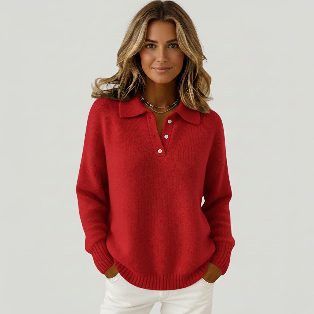 Pull doux chic pour femme en coton, couleur crème, modèle Clémentine de Danoir Paris, porté sur mannequin.