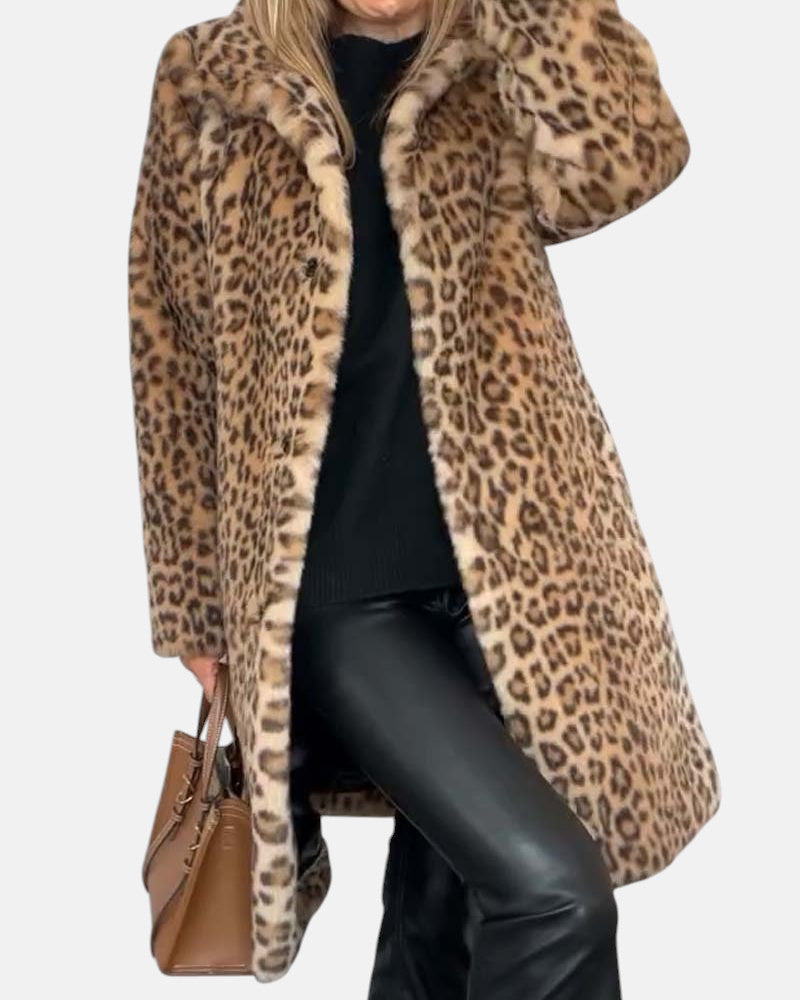 Manteau Léopard élégant Leia de Danoir Paris, coupe longue kaki avec motif animalier, mode chic et sophistiquée.