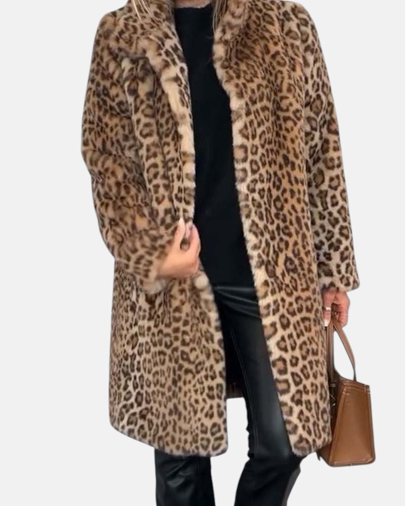 Manteau Léopard élégant Leia de Danoir Paris, coupe longue kaki avec motif léopard, mode sophistiquée.