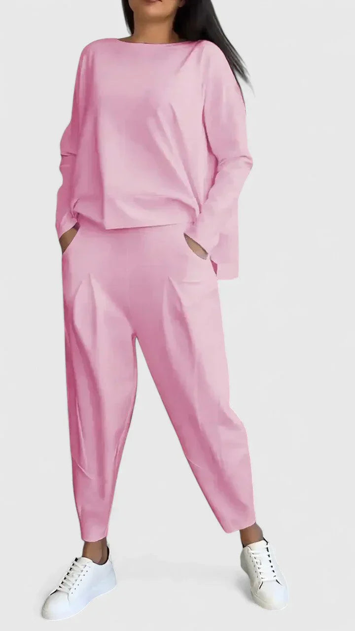 Ensemble décontracté Cassandra de Danoir Paris, look chic et confortable, vêtement en tissu léger, coloris tendance, vue de face.