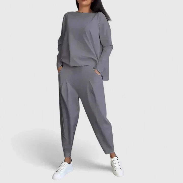 Ensemble décontracté Cassandra de Danoir Paris, style chic et confortable, avec haut et pantalon assortis, vue en image.