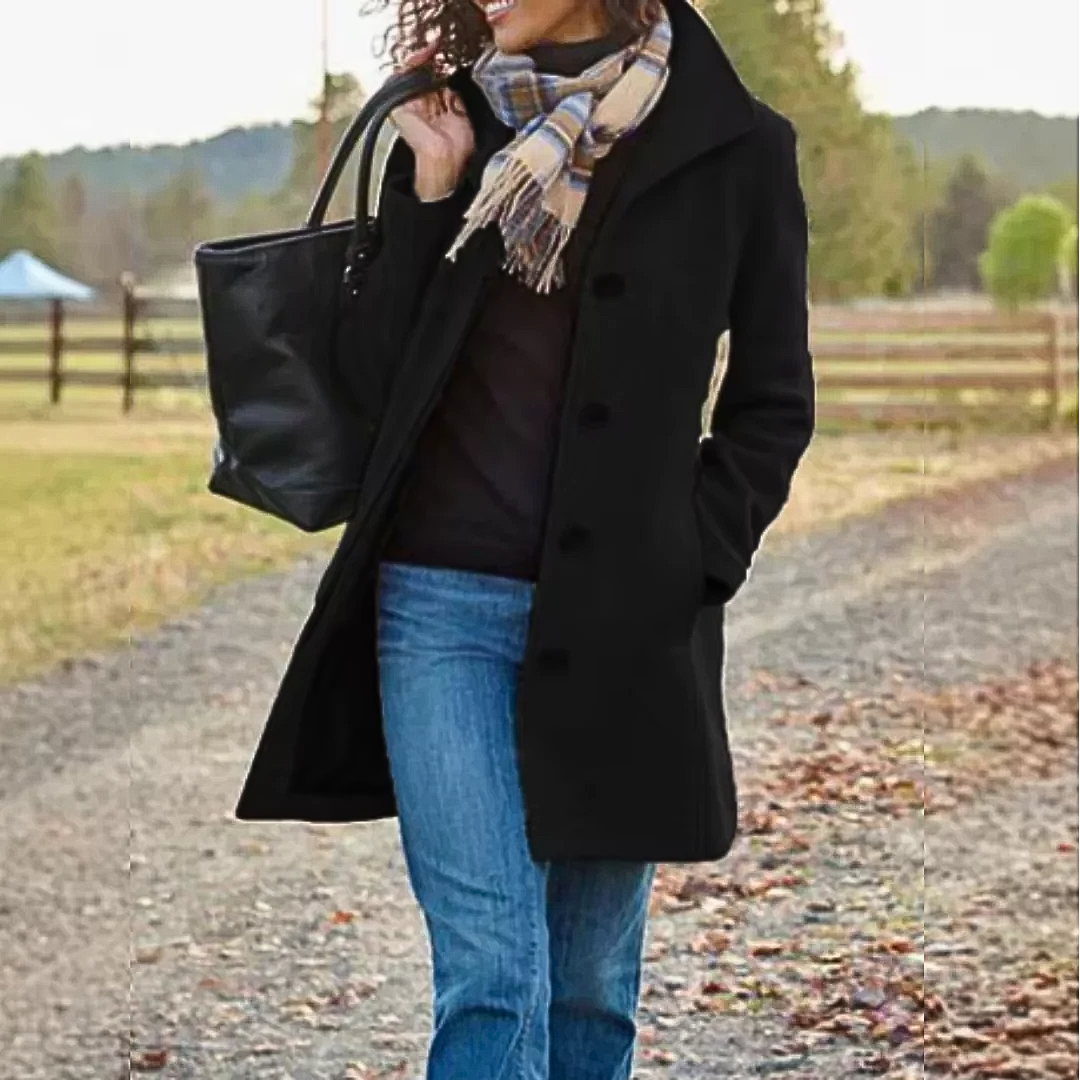 Veste classique élégante Leila de Danoir Paris en kaki, style intemporel, tissu chic, adaptée pour femmes sophistiquées.