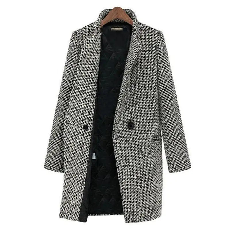 Manteau chic d'hiver Cheska de Danoir Paris, noir et blanc, style élégant, tissu chaud et sophistiqué pour la saison froide.