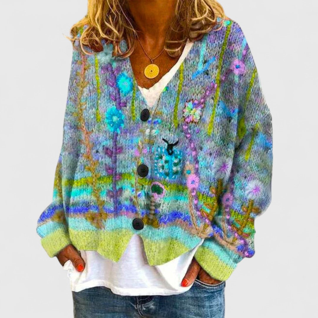 Cardigan chaud et élégant Matilda de Danoir Paris en maille douce, couleur neutre, porté sur une mannequin.