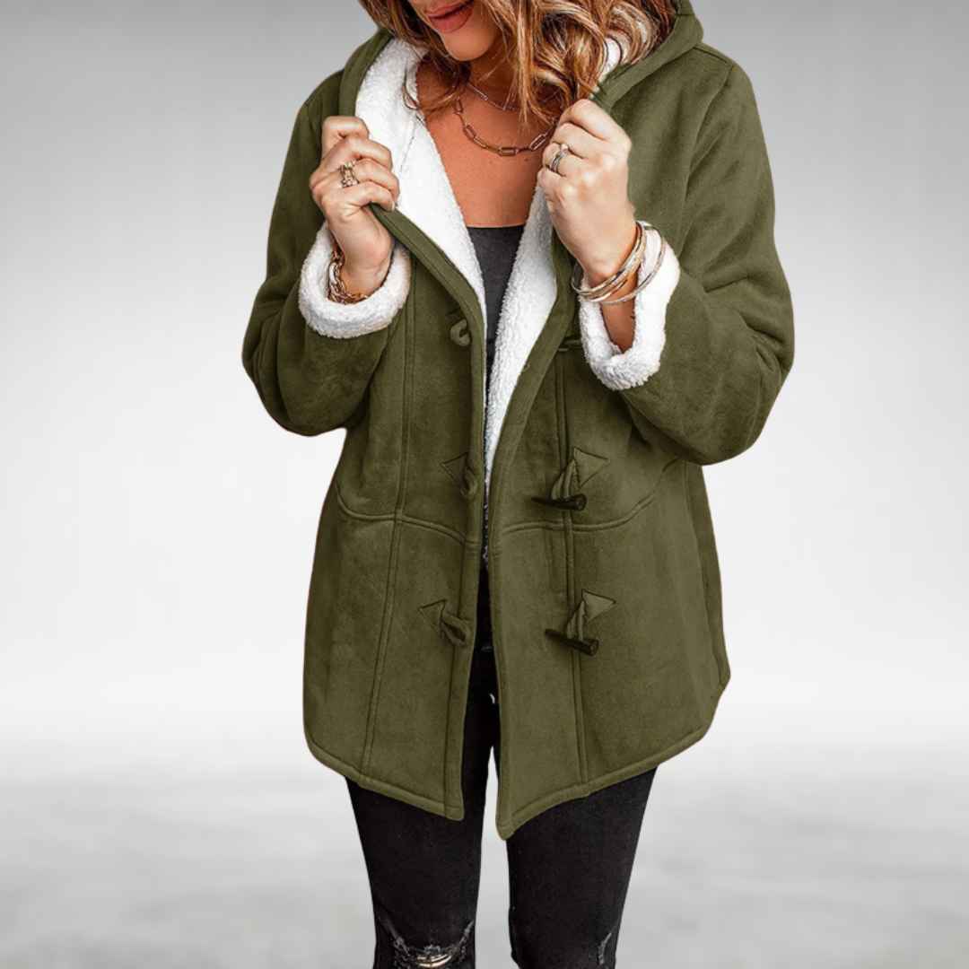 Veste d'hiver élégante Amanda de Danoir Paris, modèle FR822, en tissu chaud avec col en fourrure synthétique.