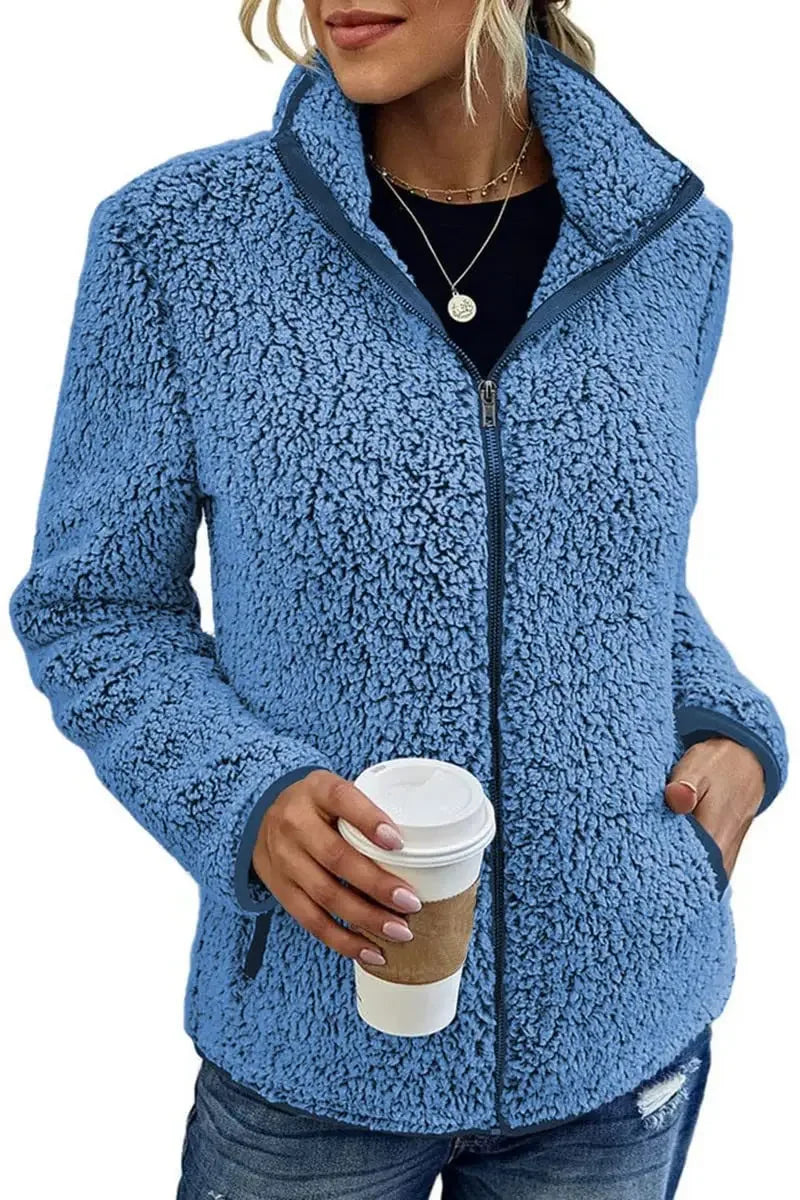 Veste en polaire chaude Danoir Paris Sofia avec col montant pour femmes, style élégant et confortable.
