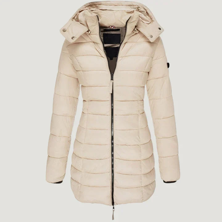 Veste d'hiver élégante Maria de Danoir Paris en bleu, coupe ajustée, avec col remonté et détails sophistiqués.