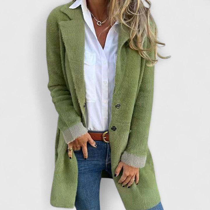 Manteau chaud chic Danoir Paris Sofieeee FR863 en vert, coupe élégante et détails sophistiqués visible sur l'image.