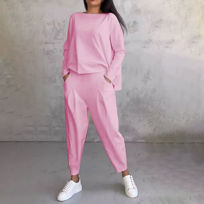 Ensemble Danoir Paris FR868 Amalia noir, vêtements confortables et chics, porté sur mannequin avec détails en tissu doux.