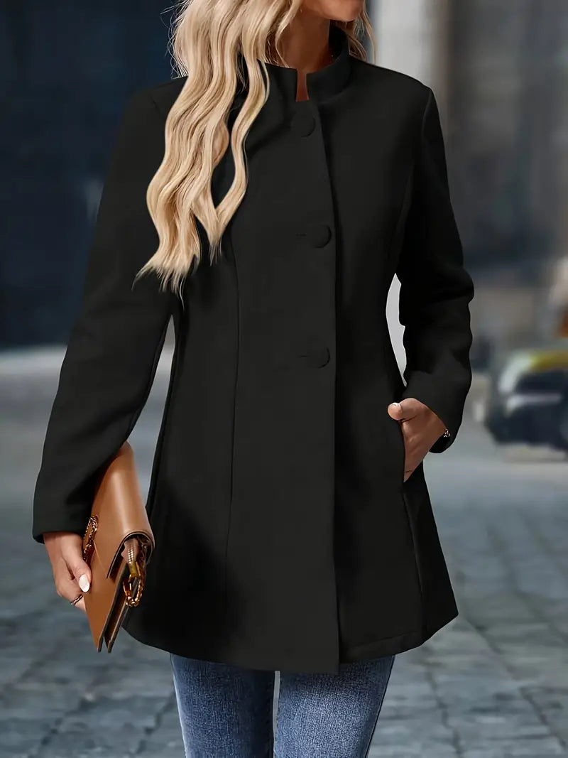 Veste élégante Sofia de Danoir Paris en crème, style quotidien, tissu léger, coupe moderne, portée décontractée.