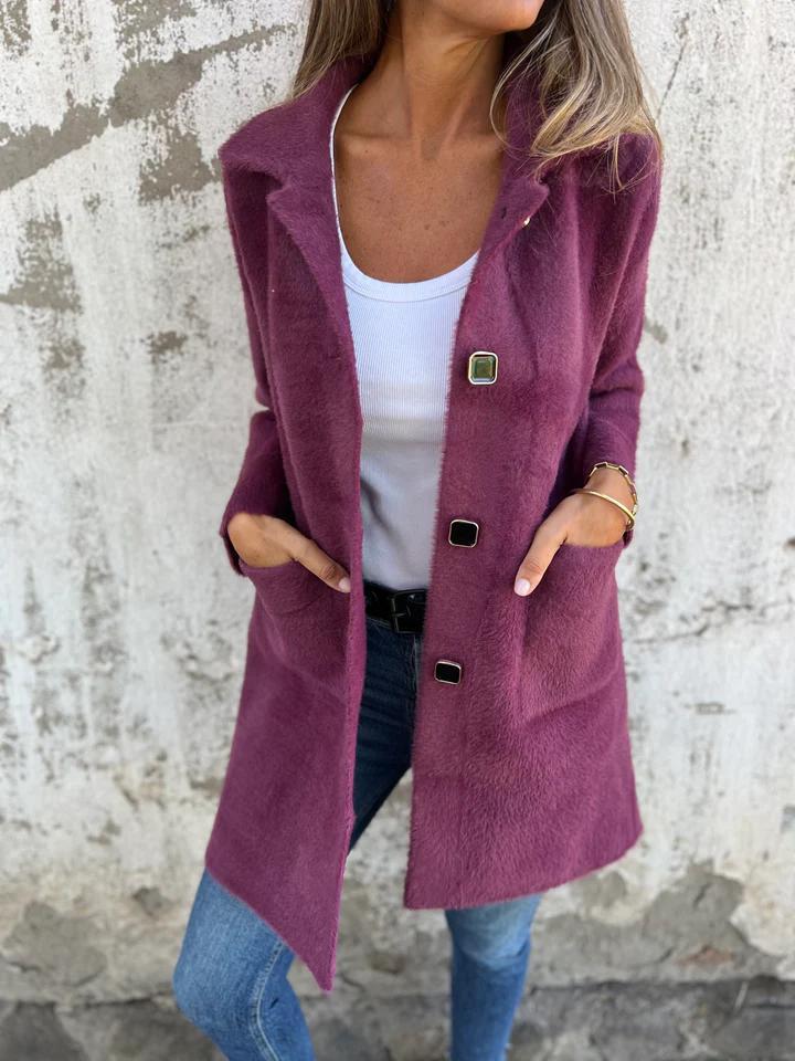 Manteau d'hiver élégant Salene de Danoir Paris, modèle FR903, violet, avec coupe sophistiquée et tissu chaud pour femme.