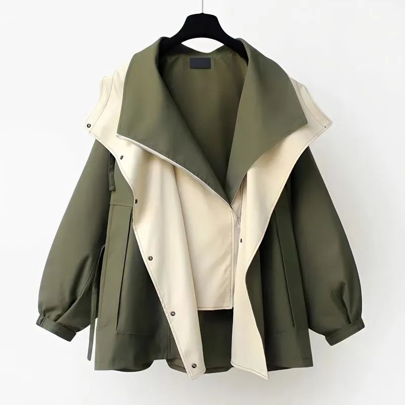 Veste élégante anti-pluie Danoir Paris FR907 blanche, coupe chic, matière imperméable, détails modernes.