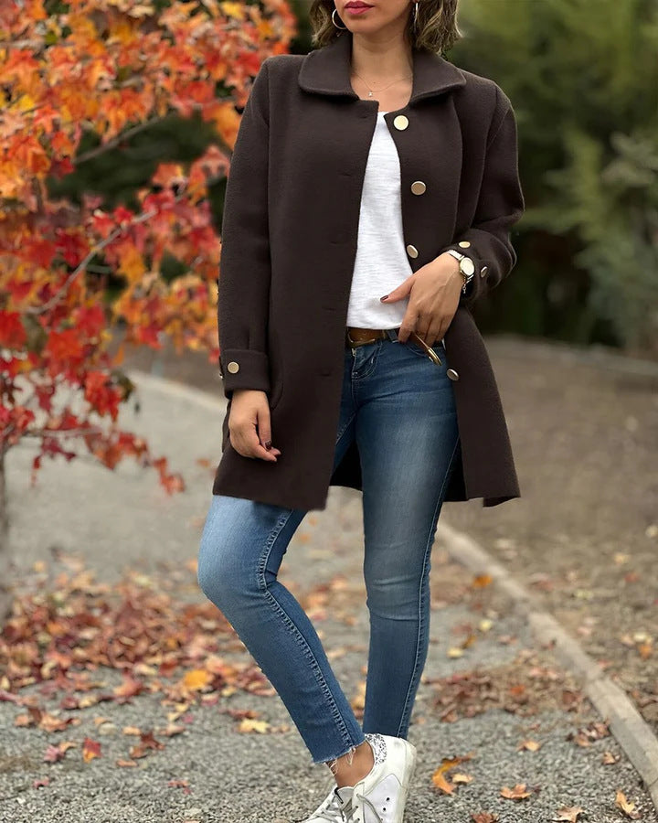 Manteau oversize élégant Danoir Paris FR915 Maelis en beige, vue de face sur mannequin, détails du tissu et coupe tendance.