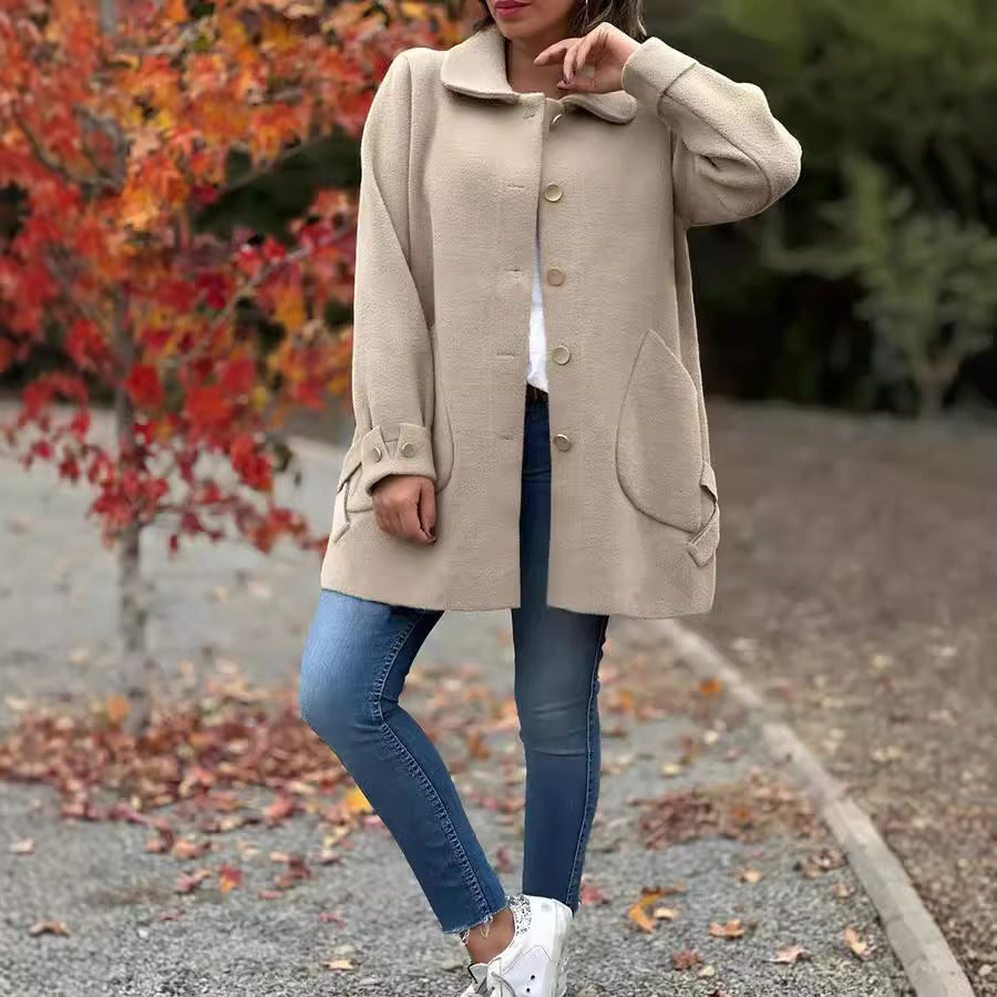 Manteau oversize beige Danoir Paris FR915 Maelis, élégant et chaud, porté en extérieur avec col large et manches longues.