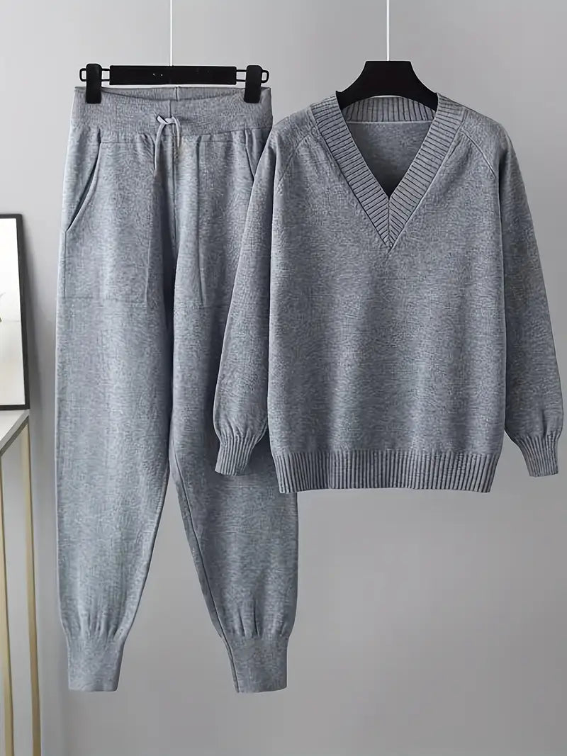 Ensemble décontracté élégant beige FR916 Danoir Paris, comprenant une veste et un pantalon, porté par un mannequin.