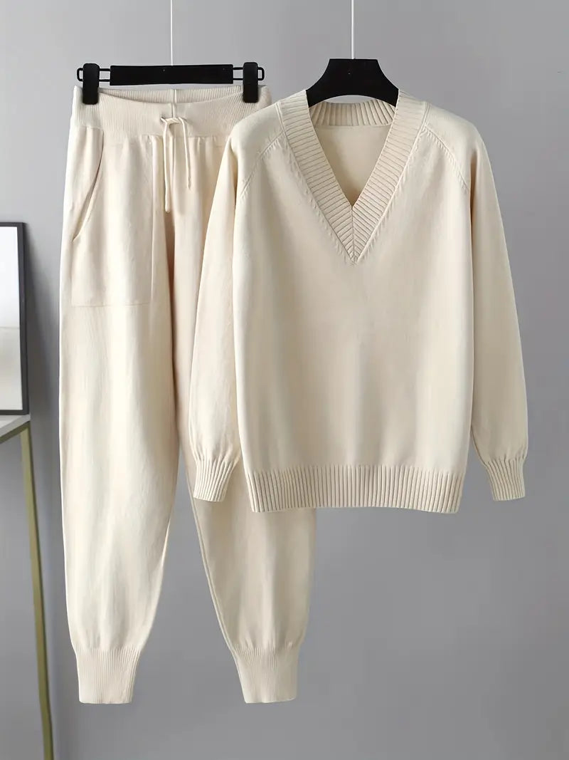 Ensemble décontracté élégant Danoir Paris FR916 beige pour femmes, style chic et confortable, porté en image.