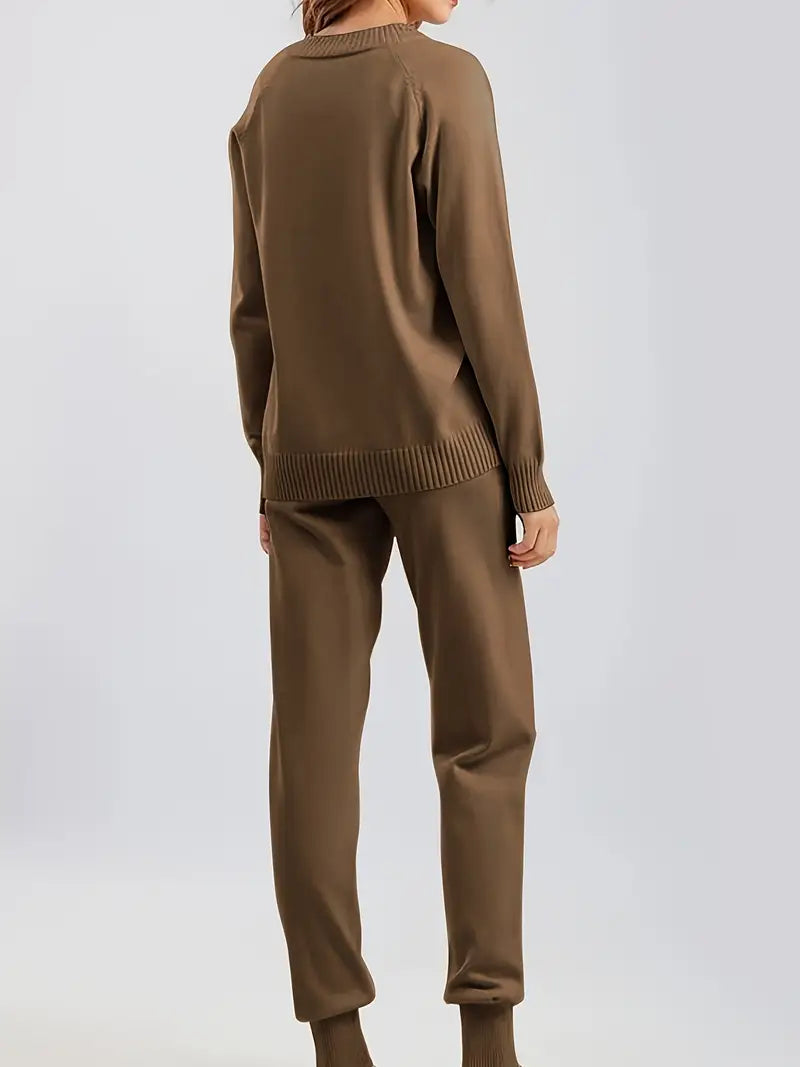 Ensemble décontracté élégant Danoir Paris FR916 beige pour femme, style chic et confortable, vue frontale.
