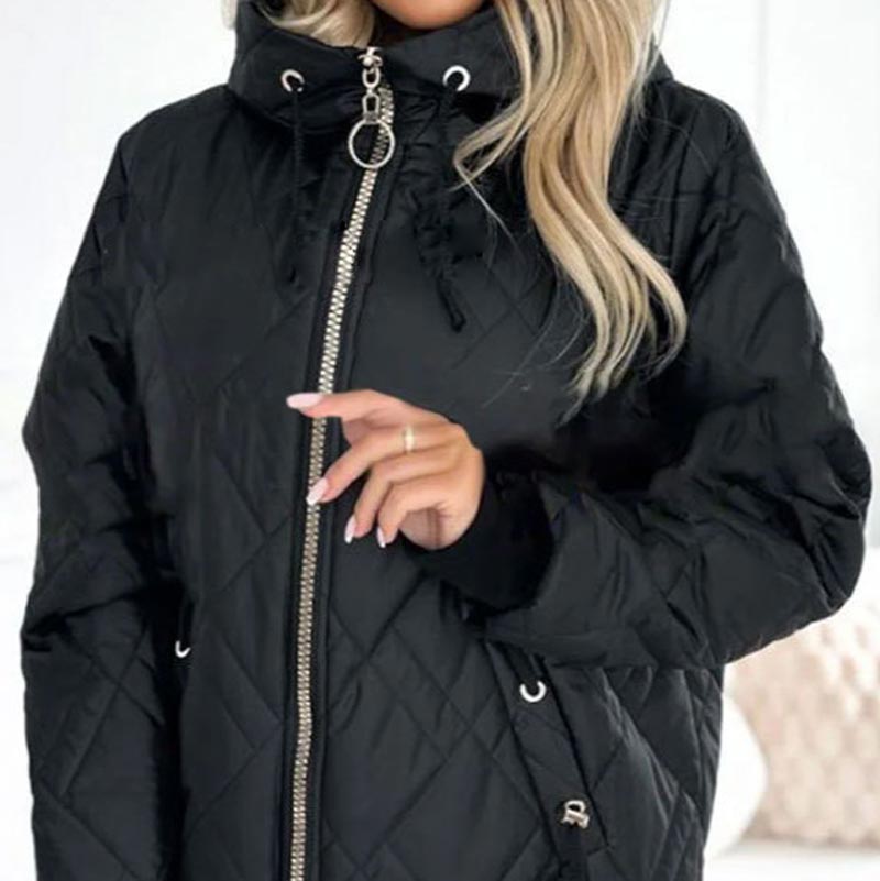 Parka d'hiver élégante Helena de Danoir Paris, coloris rose, avec capuche et fermeture éclair, vue de face.