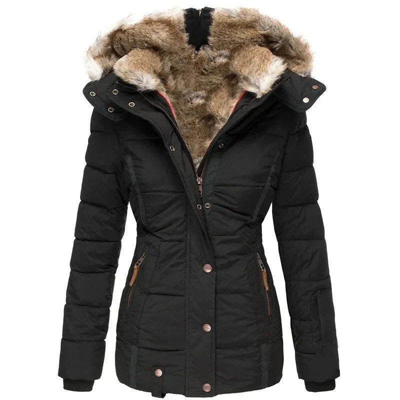 Veste hivernale élégante Celinda de Danoir Paris avec doublure chaude, en tissu noir, portée sur une mannequin.